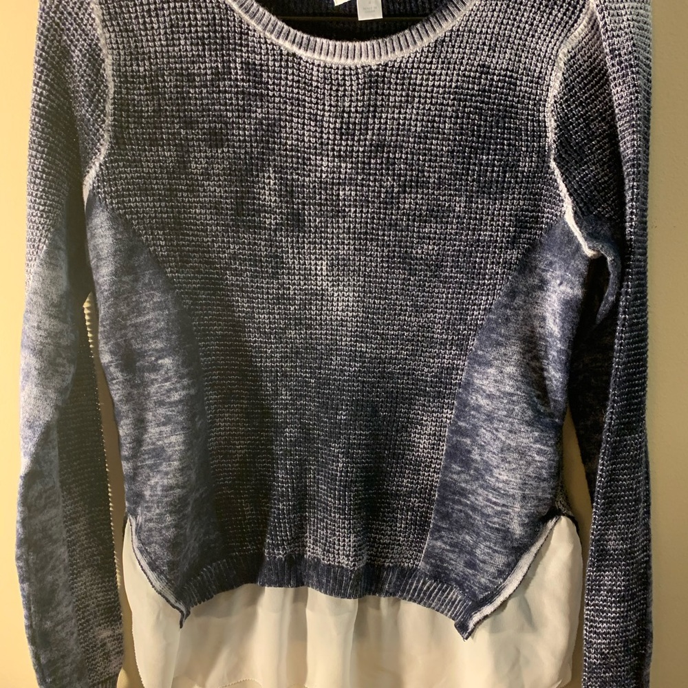 Waffle kit crew neck, chiffon at bottom